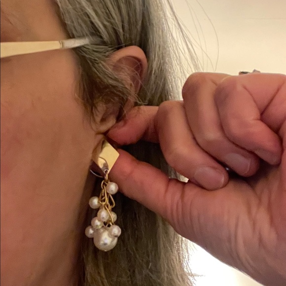 Pearl cluster earrings - Picture 3 of 3